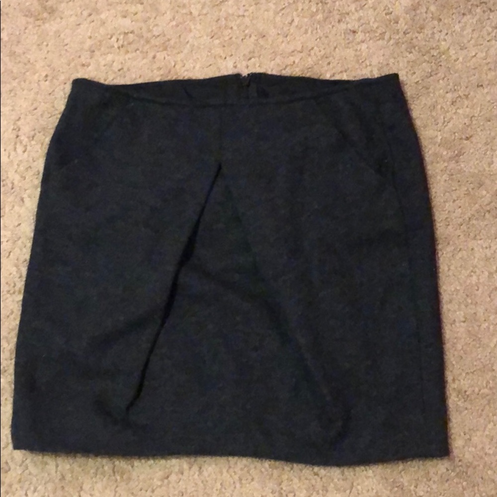 CABi size 0, pleated skirt.